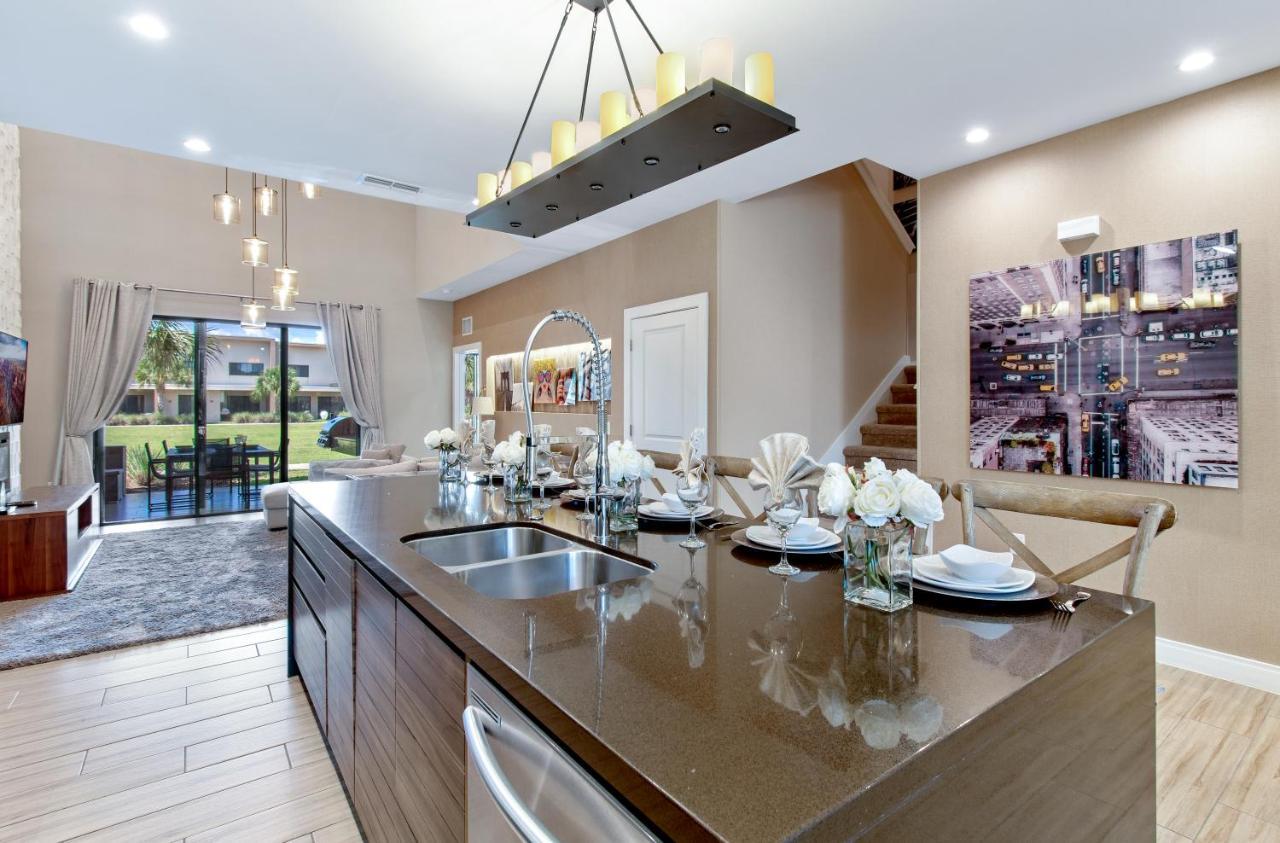 Beautiful Townhome Magic Village 1,5 Mile To Dis オーランド エクステリア 写真
