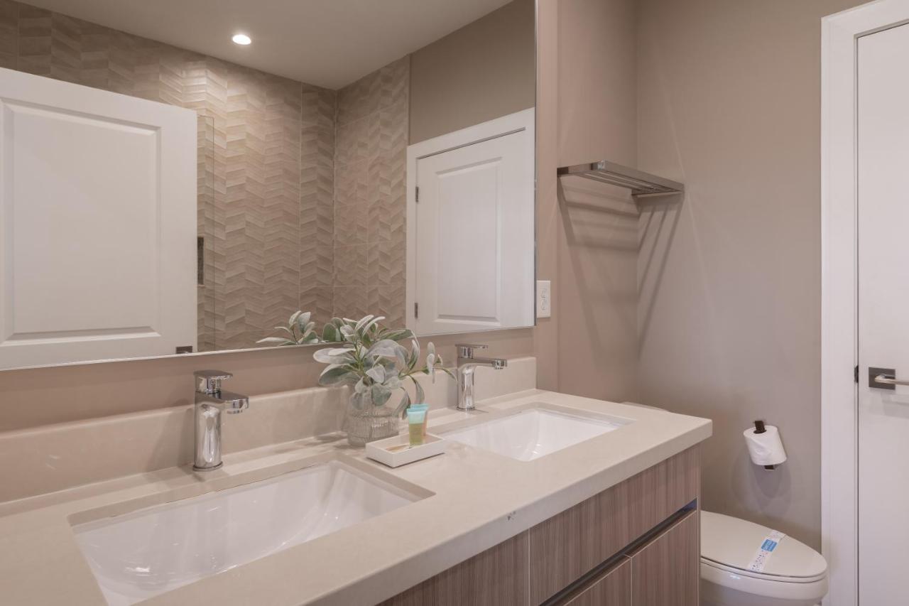 Beautiful Townhome Magic Village 1,5 Mile To Dis オーランド エクステリア 写真