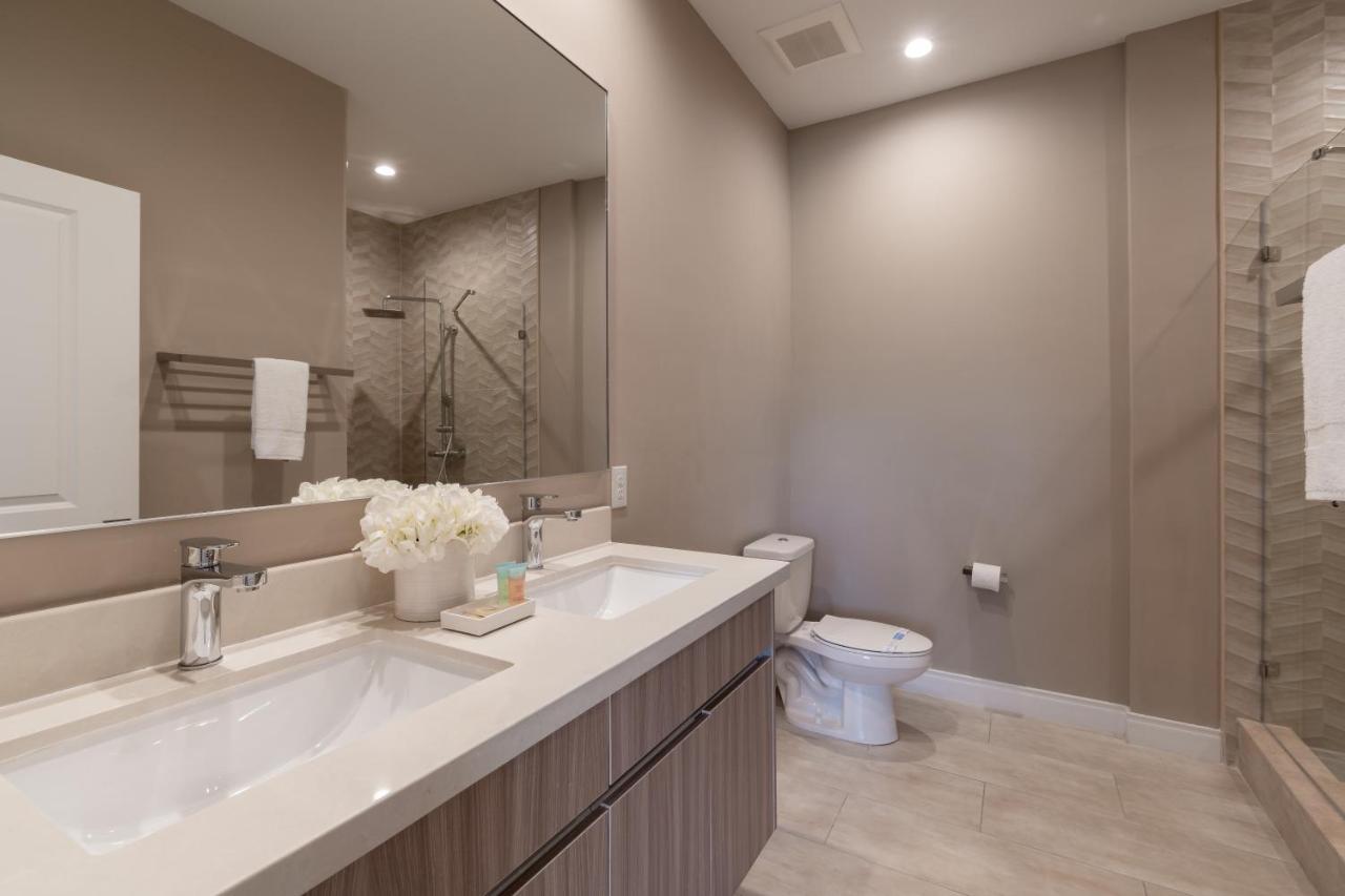 Beautiful Townhome Magic Village 1,5 Mile To Dis オーランド エクステリア 写真