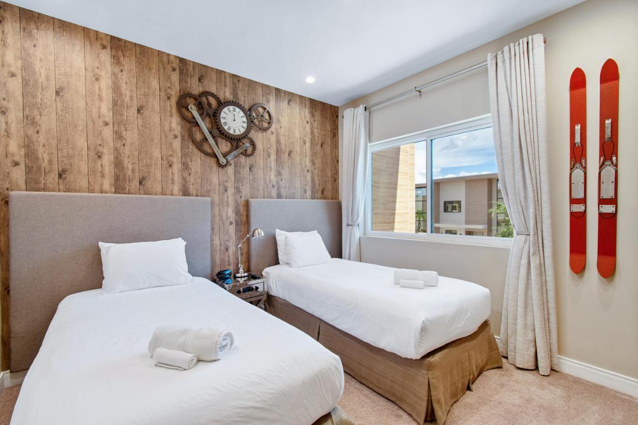 Beautiful Townhome Magic Village 1,5 Mile To Dis オーランド エクステリア 写真