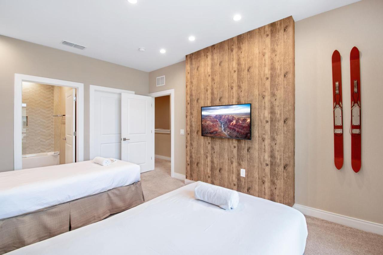 Beautiful Townhome Magic Village 1,5 Mile To Dis オーランド エクステリア 写真