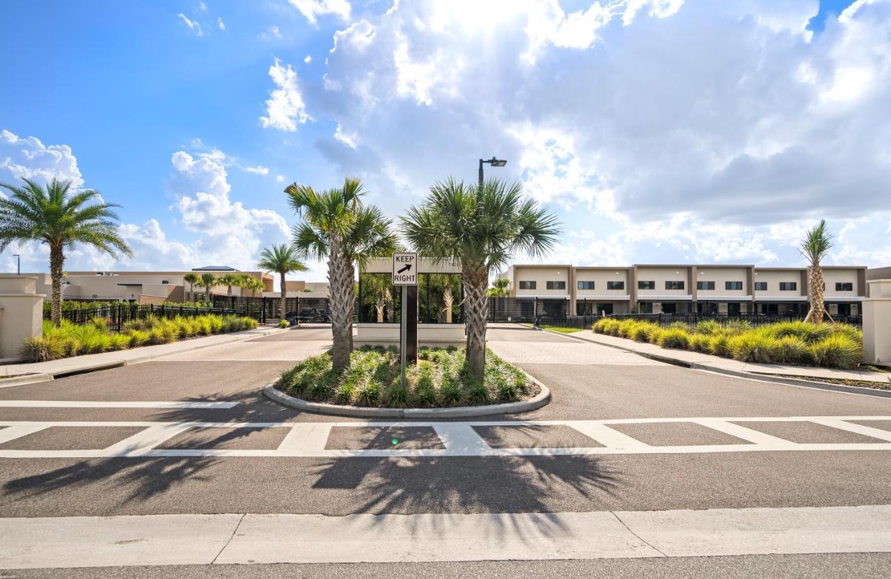 Beautiful Townhome Magic Village 1,5 Mile To Dis オーランド エクステリア 写真