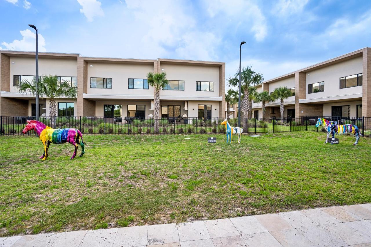 Beautiful Townhome Magic Village 1,5 Mile To Dis オーランド エクステリア 写真